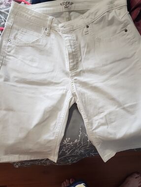 Riders by Lee White Flat Front Cotton Shorts